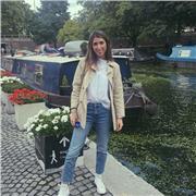 Graduada en Magisterio y con experiencia en el marco educativo, me ofrezco a impartir refuerzo educativo y apoyo escolar, asi como extraescolares